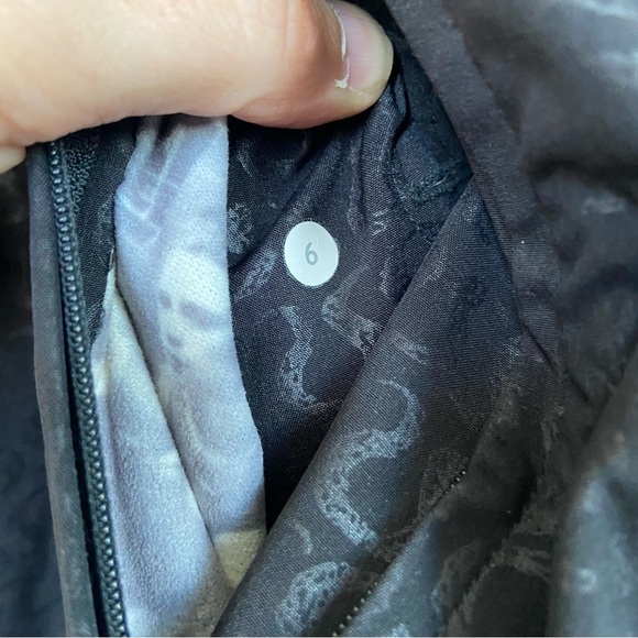 Lululemon Apres Yoga Black All Over Logo Jacket Rain Coat - Picture 10 of 16